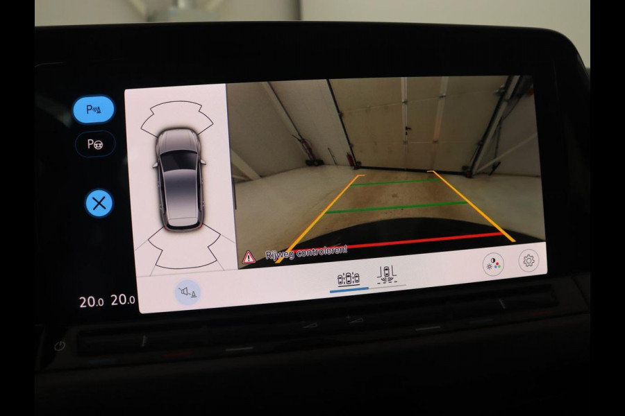 Volkswagen Golf 1.4 eHybrid Style | Camera | Massage | Carplay | Memory | Sfeerverlichting | Adaptive cruise | Keyless | Navigatie | Full LED | Digital Cockpit