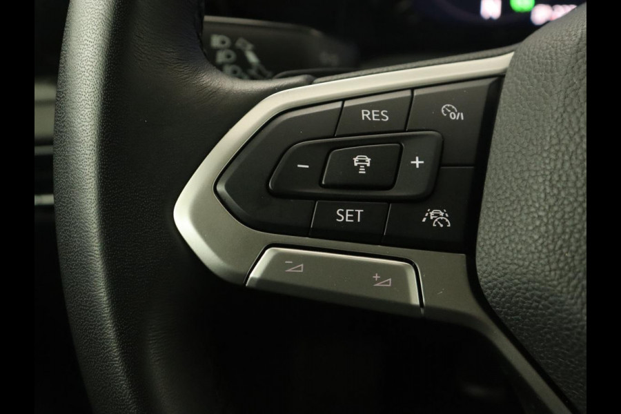Volkswagen Golf 1.4 eHybrid Style | Camera | Massage | Carplay | Memory | Sfeerverlichting | Adaptive cruise | Keyless | Navigatie | Full LED | Digital Cockpit