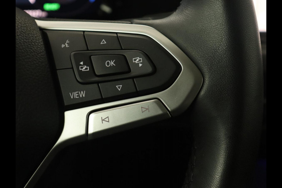 Volkswagen Golf 1.4 eHybrid Style | Camera | Massage | Carplay | Memory | Sfeerverlichting | Adaptive cruise | Keyless | Navigatie | Full LED | Digital Cockpit