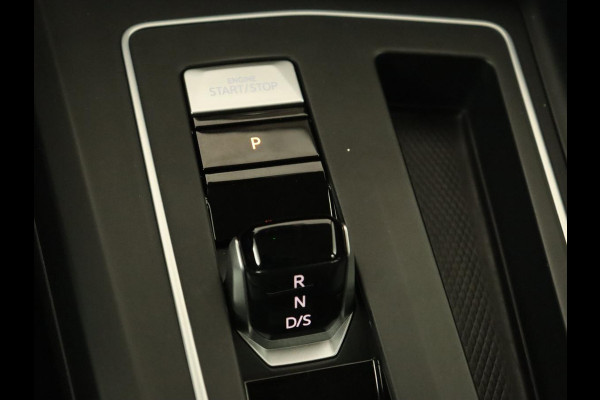 Volkswagen Golf 1.4 eHybrid Style | Camera | Massage | Carplay | Memory | Sfeerverlichting | Adaptive cruise | Keyless | Navigatie | Full LED | Digital Cockpit
