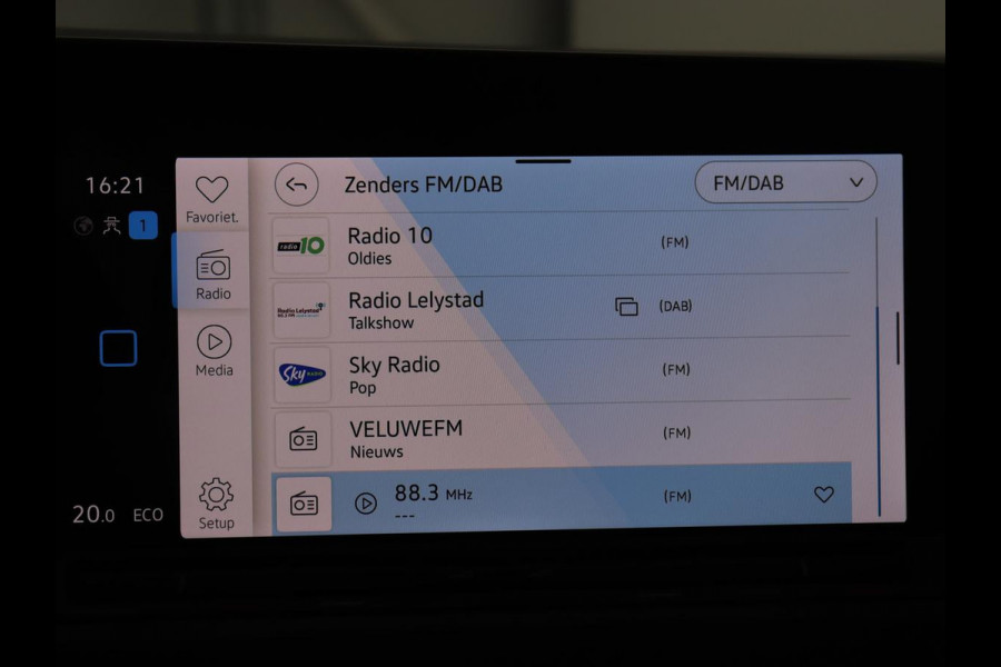 Volkswagen Golf 1.4 eHybrid Style | Camera | Massage | Carplay | Memory | Sfeerverlichting | Adaptive cruise | Keyless | Navigatie | Full LED | Digital Cockpit