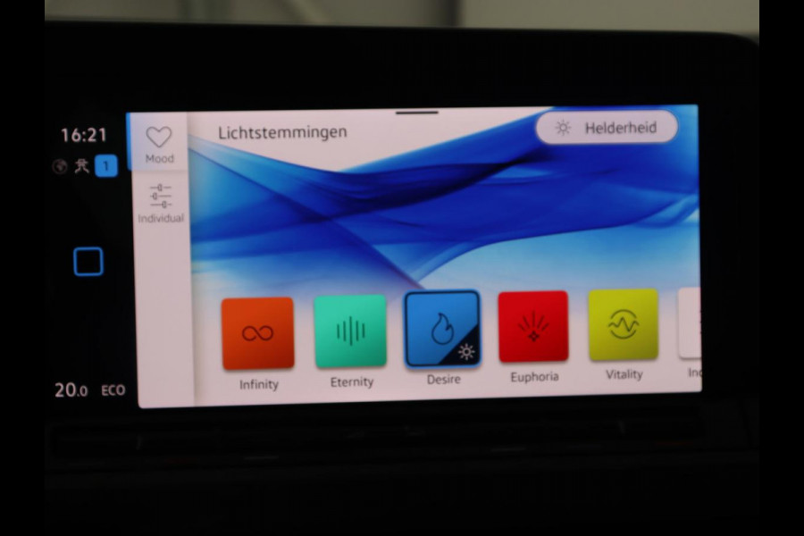Volkswagen Golf 1.4 eHybrid Style | Camera | Massage | Carplay | Memory | Sfeerverlichting | Adaptive cruise | Keyless | Navigatie | Full LED | Digital Cockpit