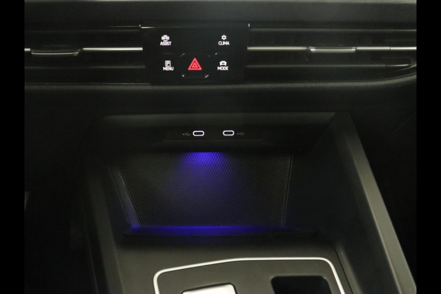 Volkswagen Golf 1.4 eHybrid Style | Camera | Massage | Carplay | Memory | Sfeerverlichting | Adaptive cruise | Keyless | Navigatie | Full LED | Digital Cockpit