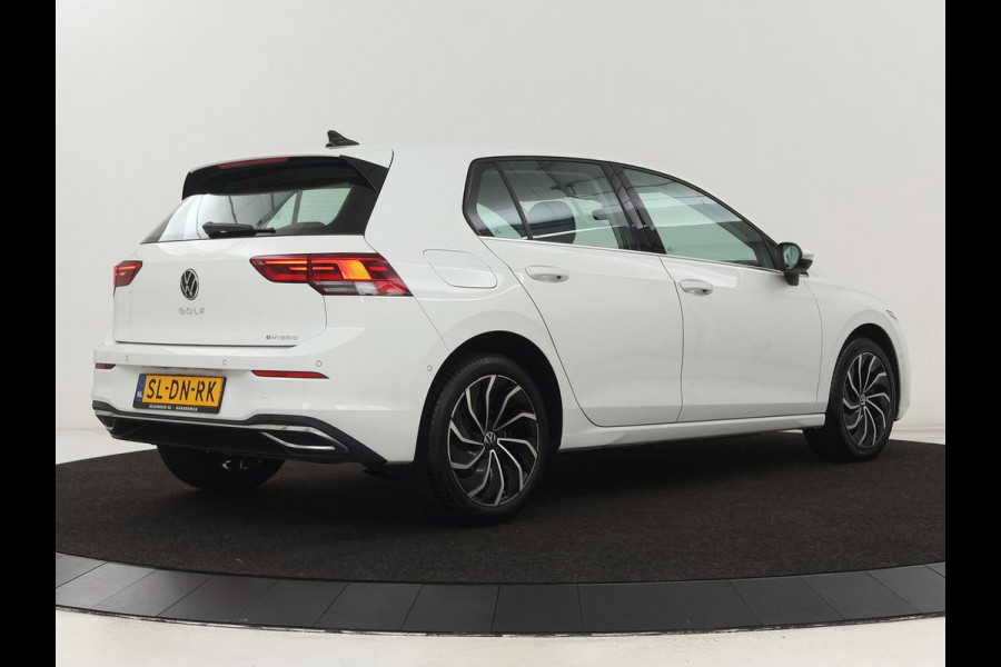 Volkswagen Golf 1.4 eHybrid Style | Camera | Massage | Carplay | Memory | Sfeerverlichting | Adaptive cruise | Keyless | Navigatie | Full LED | Digital Cockpit