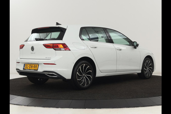Volkswagen Golf 1.4 eHybrid Style | Camera | Massage | Carplay | Memory | Sfeerverlichting | Adaptive cruise | Keyless | Navigatie | Full LED | Digital Cockpit