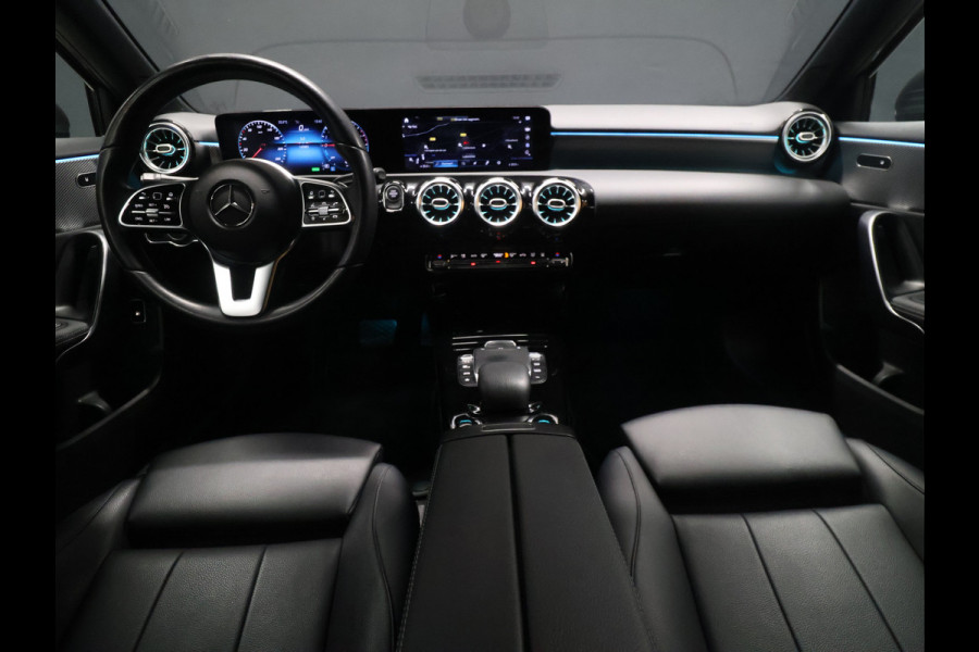 Mercedes-Benz A-Klasse 250 e Business Solution Luxury Limited [SFEERVERLICHTING, TREKHAAK, CAMERA, PDC 360, CRUISE CONTROL, STOELVERWARMING, FLIPPERS, BLUETOOTH TELEFOON, AUTO AIRCO, NAVIGATIE, NIEUWSTAAT]