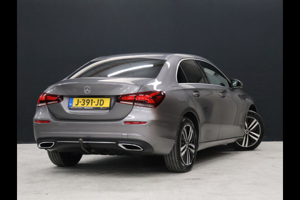 Mercedes-Benz A-Klasse 250 e Business Solution Luxury Limited [SFEERVERLICHTING, TREKHAAK, CAMERA, PDC 360, CRUISE CONTROL, STOELVERWARMING, FLIPPERS, BLUETOOTH TELEFOON, AUTO AIRCO, NAVIGATIE, NIEUWSTAAT]