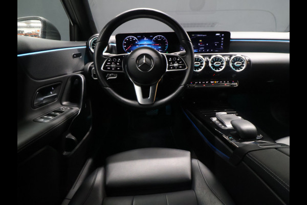 Mercedes-Benz A-Klasse 250 e Business Solution Luxury Limited [SFEERVERLICHTING, TREKHAAK, CAMERA, PDC 360, CRUISE CONTROL, STOELVERWARMING, FLIPPERS, BLUETOOTH TELEFOON, AUTO AIRCO, NAVIGATIE, NIEUWSTAAT]