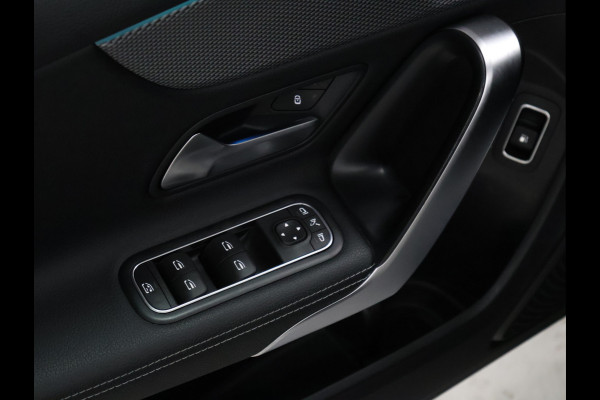 Mercedes-Benz A-Klasse 250 e Business Solution Luxury Limited [SFEERVERLICHTING, TREKHAAK, CAMERA, PDC 360, CRUISE CONTROL, STOELVERWARMING, FLIPPERS, BLUETOOTH TELEFOON, AUTO AIRCO, NAVIGATIE, NIEUWSTAAT]