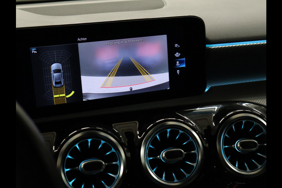 Mercedes-Benz A-Klasse 250 e Business Solution Luxury Limited [SFEERVERLICHTING, TREKHAAK, CAMERA, PDC 360, CRUISE CONTROL, STOELVERWARMING, FLIPPERS, BLUETOOTH TELEFOON, AUTO AIRCO, NAVIGATIE, NIEUWSTAAT]