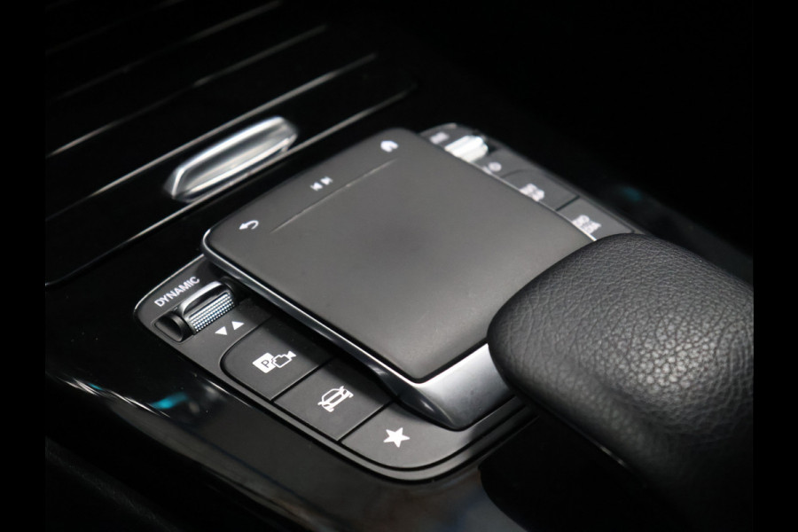 Mercedes-Benz A-Klasse 250 e Business Solution Luxury Limited [SFEERVERLICHTING, TREKHAAK, CAMERA, PDC 360, CRUISE CONTROL, STOELVERWARMING, FLIPPERS, BLUETOOTH TELEFOON, AUTO AIRCO, NAVIGATIE, NIEUWSTAAT]