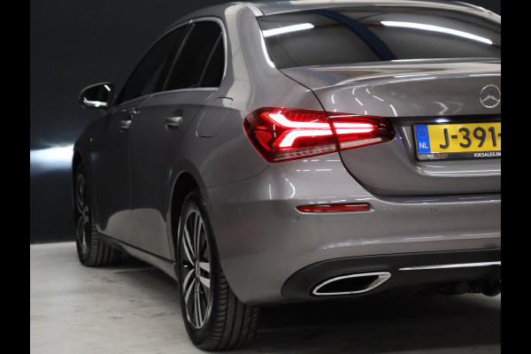 Mercedes-Benz A-Klasse 250 e Business Solution Luxury Limited [SFEERVERLICHTING, TREKHAAK, CAMERA, PDC 360, CRUISE CONTROL, STOELVERWARMING, FLIPPERS, BLUETOOTH TELEFOON, AUTO AIRCO, NAVIGATIE, NIEUWSTAAT]