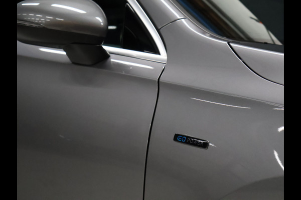 Mercedes-Benz A-Klasse 250 e Business Solution Luxury Limited [SFEERVERLICHTING, TREKHAAK, CAMERA, PDC 360, CRUISE CONTROL, STOELVERWARMING, FLIPPERS, BLUETOOTH TELEFOON, AUTO AIRCO, NAVIGATIE, NIEUWSTAAT]