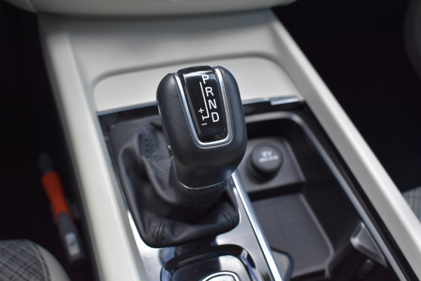 Volvo XC60 2.0 T5 Momentum Pro Pano/automaat 1e eig Trekhaak Navi