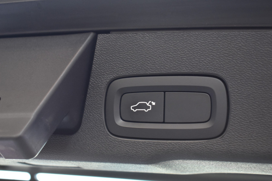 Volvo XC60 2.0 T5 Momentum Pro Pano/automaat 1e eig Trekhaak Navi