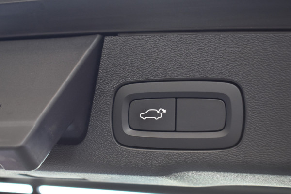 Volvo XC60 2.0 T5 Momentum Pro Pano/automaat 1e eig Trekhaak Navi
