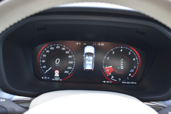 Volvo XC60 2.0 T5 Momentum Pro Pano/automaat 1e eig Trekhaak Navi