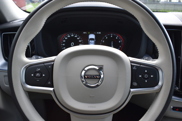 Volvo XC60 2.0 T5 Momentum Pro Pano/automaat 1e eig Trekhaak Navi