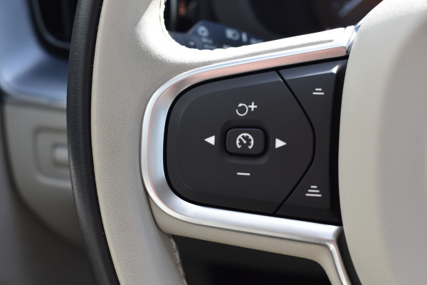 Volvo XC60 2.0 T5 Momentum Pro Pano/automaat 1e eig Trekhaak Navi