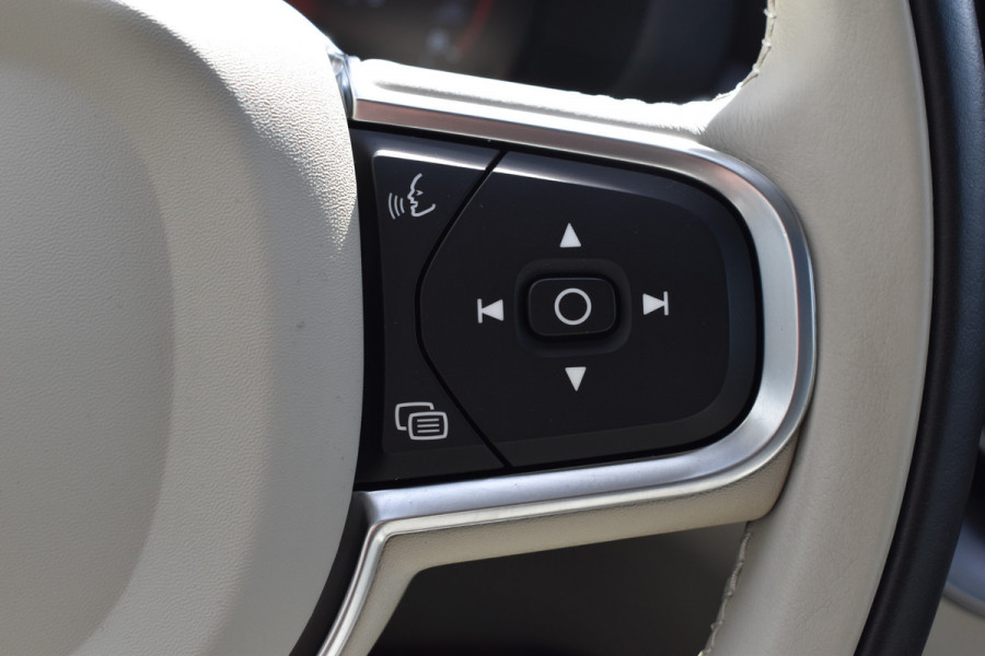 Volvo XC60 2.0 T5 Momentum Pro Pano/automaat 1e eig Trekhaak Navi