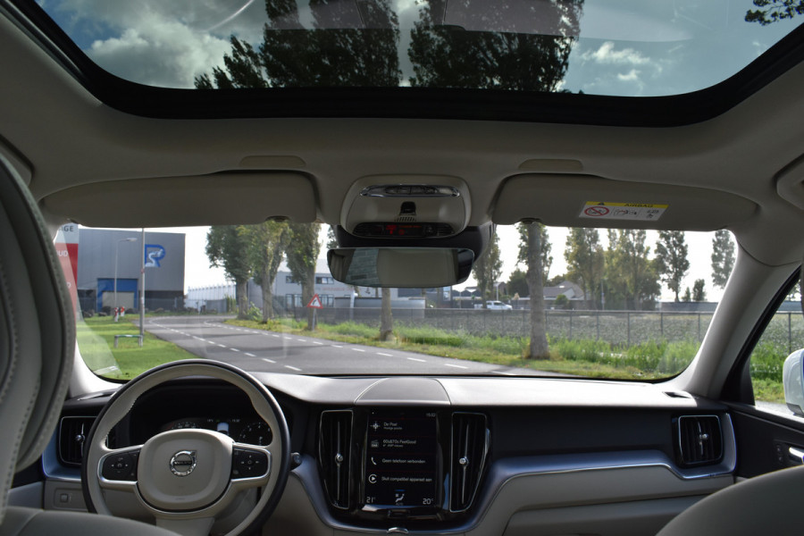 Volvo XC60 2.0 T5 Momentum Pro Pano/automaat 1e eig Trekhaak Navi
