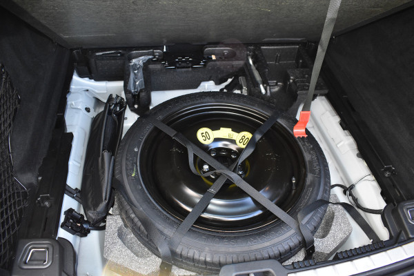 Volvo XC60 2.0 T5 Momentum Pro Pano/automaat 1e eig Trekhaak Navi
