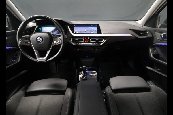 BMW 1-serie 118i Sportline [APPLE CARPLAY, ANDROID AUTO, LED DIMLICHT, CRUISE CONTROL, SPORTSTOELEN, PARKEERSENSOR, NIEUWSTAAT]