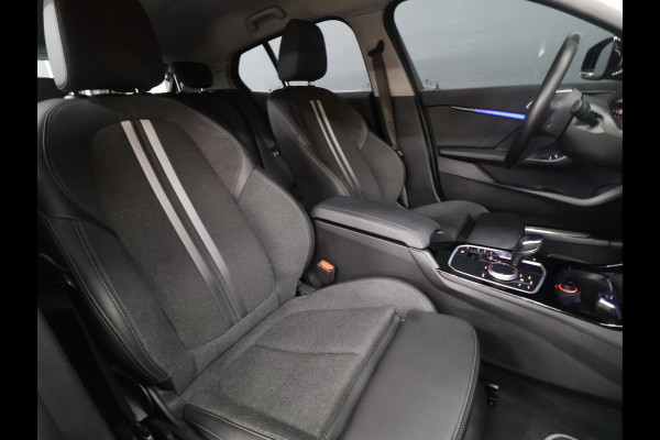 BMW 1-serie 118i Sportline [APPLE CARPLAY, ANDROID AUTO, LED DIMLICHT, CRUISE CONTROL, SPORTSTOELEN, PARKEERSENSOR, NIEUWSTAAT]
