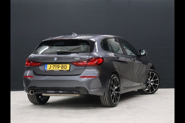 BMW 1-serie 118i Sportline [APPLE CARPLAY, ANDROID AUTO, LED DIMLICHT, CRUISE CONTROL, SPORTSTOELEN, PARKEERSENSOR, NIEUWSTAAT]
