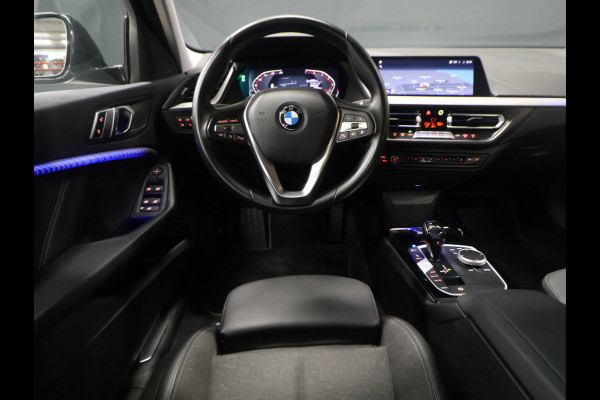 BMW 1-serie 118i Sportline [APPLE CARPLAY, ANDROID AUTO, LED DIMLICHT, CRUISE CONTROL, SPORTSTOELEN, PARKEERSENSOR, NIEUWSTAAT]