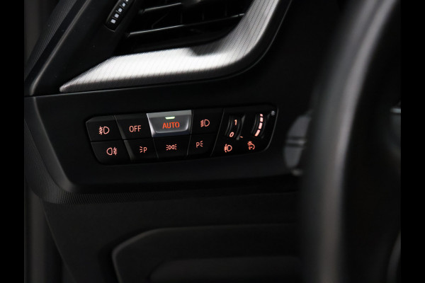 BMW 1-serie 118i Sportline [APPLE CARPLAY, ANDROID AUTO, LED DIMLICHT, CRUISE CONTROL, SPORTSTOELEN, PARKEERSENSOR, NIEUWSTAAT]