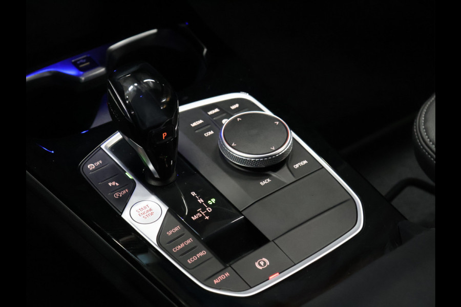 BMW 1-serie 118i Sportline [APPLE CARPLAY, ANDROID AUTO, LED DIMLICHT, CRUISE CONTROL, SPORTSTOELEN, PARKEERSENSOR, NIEUWSTAAT]
