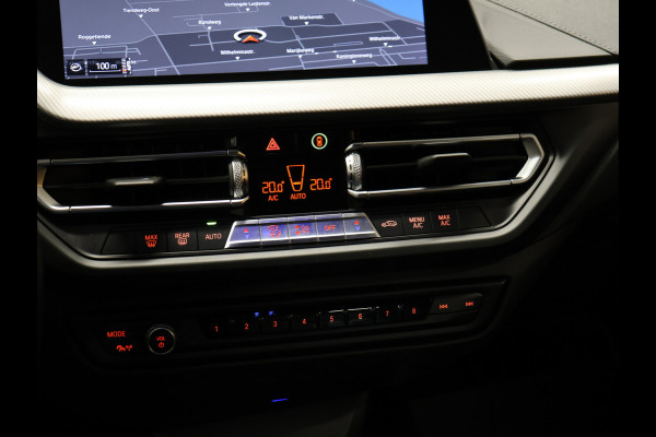 BMW 1-serie 118i Sportline [APPLE CARPLAY, ANDROID AUTO, LED DIMLICHT, CRUISE CONTROL, SPORTSTOELEN, PARKEERSENSOR, NIEUWSTAAT]