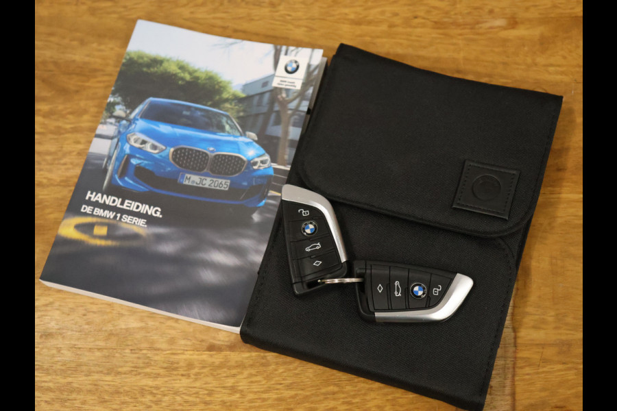 BMW 1-serie 118i Sportline [APPLE CARPLAY, ANDROID AUTO, LED DIMLICHT, CRUISE CONTROL, SPORTSTOELEN, PARKEERSENSOR, NIEUWSTAAT]