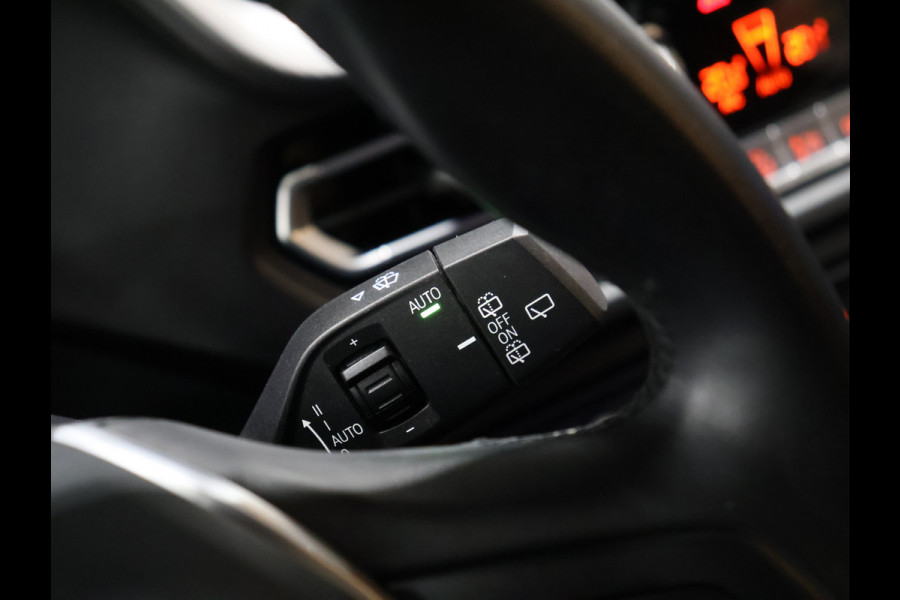 BMW 1-serie 118i Sportline [APPLE CARPLAY, ANDROID AUTO, LED DIMLICHT, CRUISE CONTROL, SPORTSTOELEN, PARKEERSENSOR, NIEUWSTAAT]