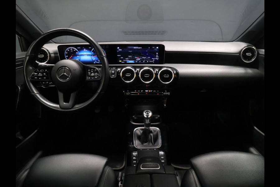 Mercedes-Benz A-Klasse 160 Sport Business Solution [WIDESCREEN, APPLE CARPLAY, ANDROID AUTO, STOELVERWARMING, CAMERA, SPORTSTOELEN, NIEUWSTAAT]