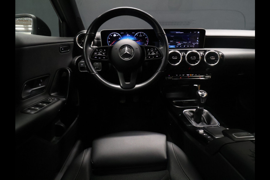 Mercedes-Benz A-Klasse 160 Sport Business Solution [WIDESCREEN, APPLE CARPLAY, ANDROID AUTO, STOELVERWARMING, CAMERA, SPORTSTOELEN, NIEUWSTAAT]