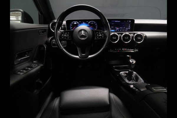 Mercedes-Benz A-Klasse 160 Sport Business Solution [WIDESCREEN, APPLE CARPLAY, ANDROID AUTO, STOELVERWARMING, CAMERA, SPORTSTOELEN, NIEUWSTAAT]