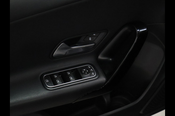 Mercedes-Benz A-Klasse 160 Sport Business Solution [WIDESCREEN, APPLE CARPLAY, ANDROID AUTO, STOELVERWARMING, CAMERA, SPORTSTOELEN, NIEUWSTAAT]