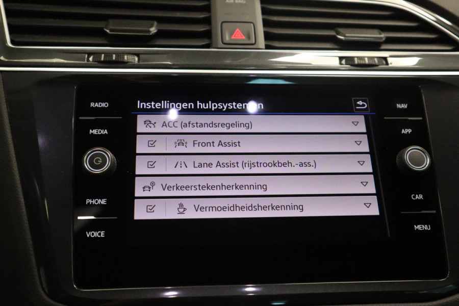 Volkswagen Tiguan 1.5 TSI Life Business ACC Climate Panoramadak PDC Keyless NAP