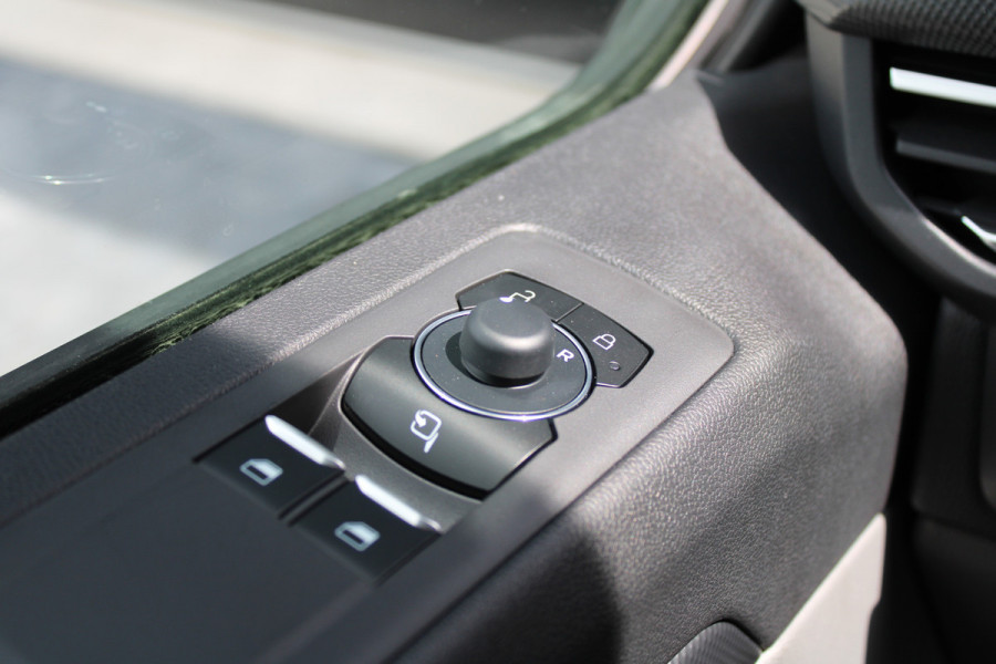 Ford Transit Custom 320 2.0 TDCI L2H1 Limited 150pk - 2x Schuifdeur - Adaptive Cruise - Verwarmd stuur - Blind spot - Navigatie - Camera - Draadloos