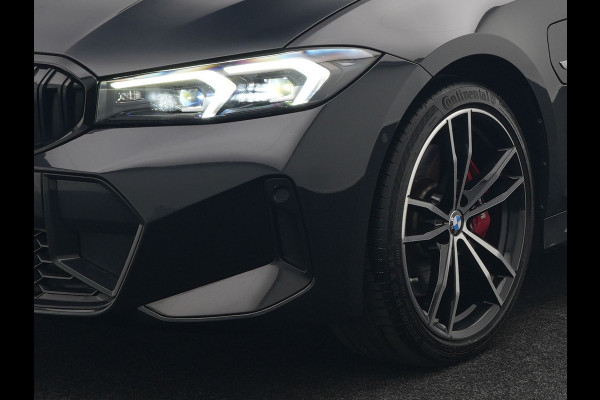 BMW 3 Serie Touring 330e M Sport Facelift Model Plug In Hybrid 292pk Dealer O.H PHEV | Widescreen Navi | Adaptive Cruise | Alcantara Sportstoelen Memory & Verwarmd | Camera | Sfeerverlichting | Apple Carplay | Blis | Keyless | DAB |