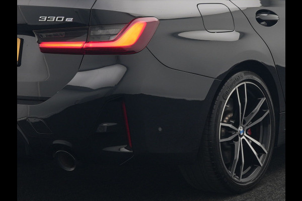 BMW 3 Serie Touring 330e M Sport Facelift Model Plug In Hybrid 292pk Dealer O.H PHEV | Widescreen Navi | Adaptive Cruise | Alcantara Sportstoelen Memory & Verwarmd | Camera | Sfeerverlichting | Apple Carplay | Blis | Keyless | DAB |