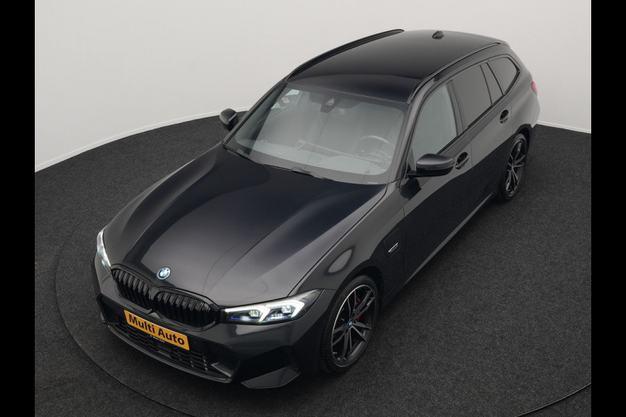 BMW 3 Serie Touring 330e M Sport Facelift Model Plug In Hybrid 292pk Dealer O.H PHEV | Widescreen Navi | Adaptive Cruise | Alcantara Sportstoelen Memory & Verwarmd | Camera | Sfeerverlichting | Apple Carplay | Blis | Keyless | DAB |