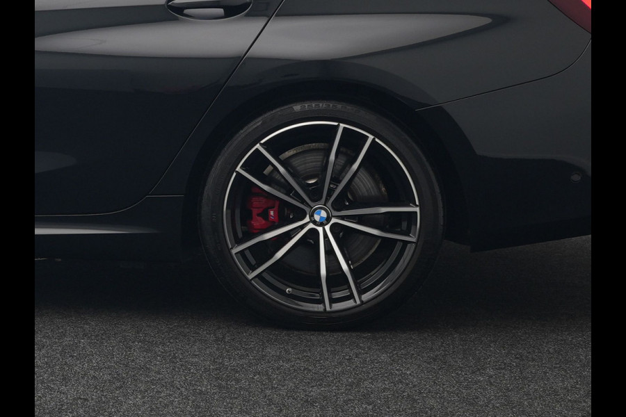 BMW 3 Serie Touring 330e M Sport Facelift Model Plug In Hybrid 292pk Dealer O.H PHEV | Widescreen Navi | Adaptive Cruise | Alcantara Sportstoelen Memory & Verwarmd | Camera | Sfeerverlichting | Apple Carplay | Blis | Keyless | DAB |