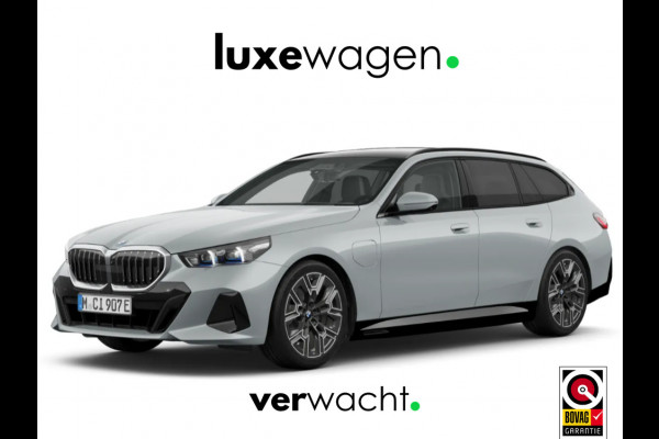 BMW 5 Serie Touring 520i M-Sport Pano Trekh ACC 360 H/K HUD 21inch Stoelventilatie