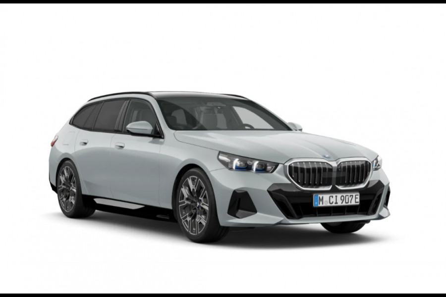 BMW 5 Serie Touring 520i M-Sport Pano Trekh ACC 360 H/K HUD 21inch Stoelventilatie