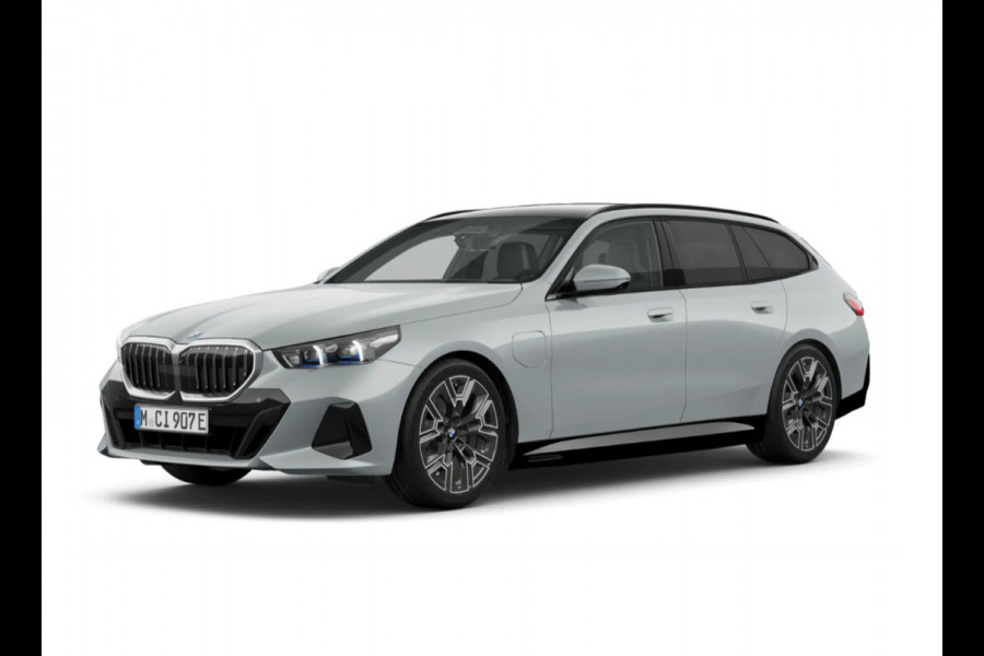 BMW 5 Serie Touring 520i M-Sport Pano Trekh ACC 360 H/K HUD 21inch Stoelventilatie