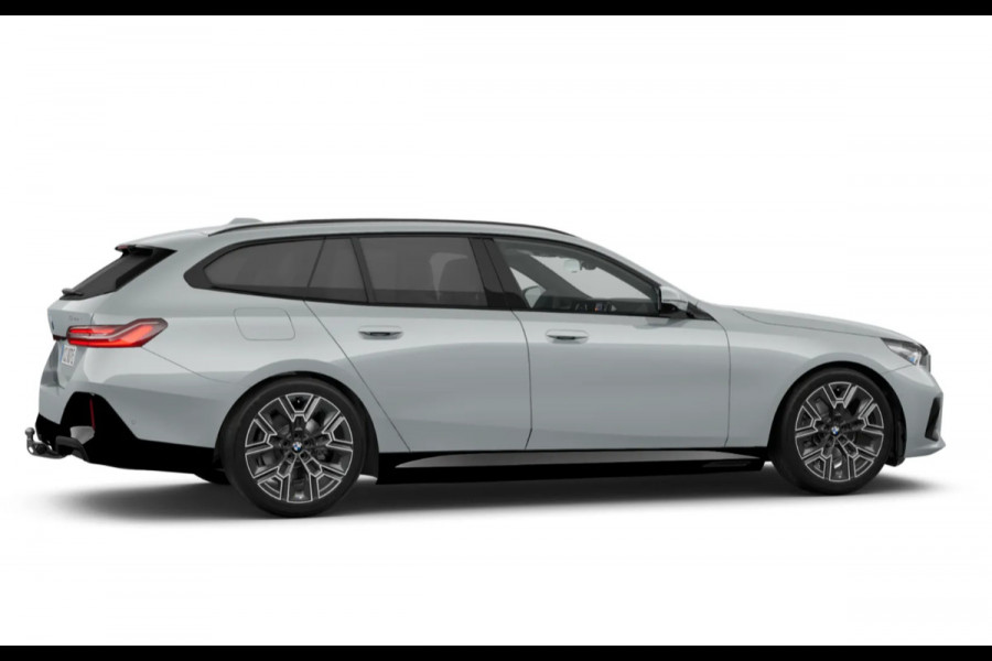 BMW 5 Serie Touring 520i M-Sport Pano Trekh ACC 360 H/K HUD 21inch Stoelventilatie