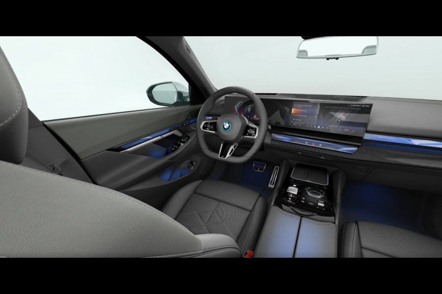 BMW 5 Serie Touring 520i M-Sport Pano Trekh ACC 360 H/K HUD 21inch Stoelventilatie